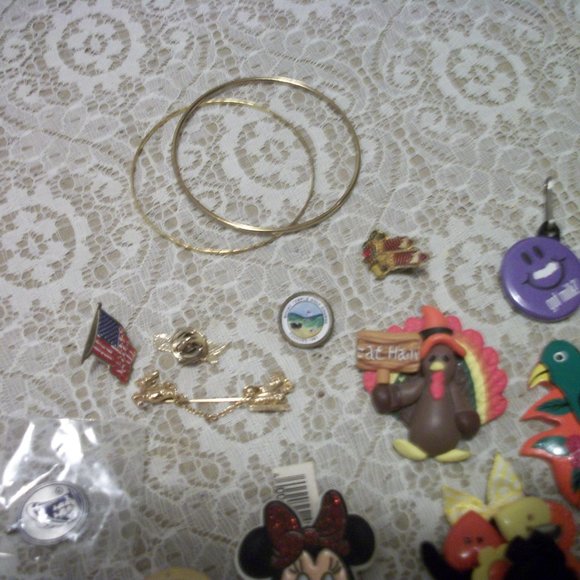 VINTAGE RETRO JEWELRY PINS BUNDLE 24 - Picture 6 of 6